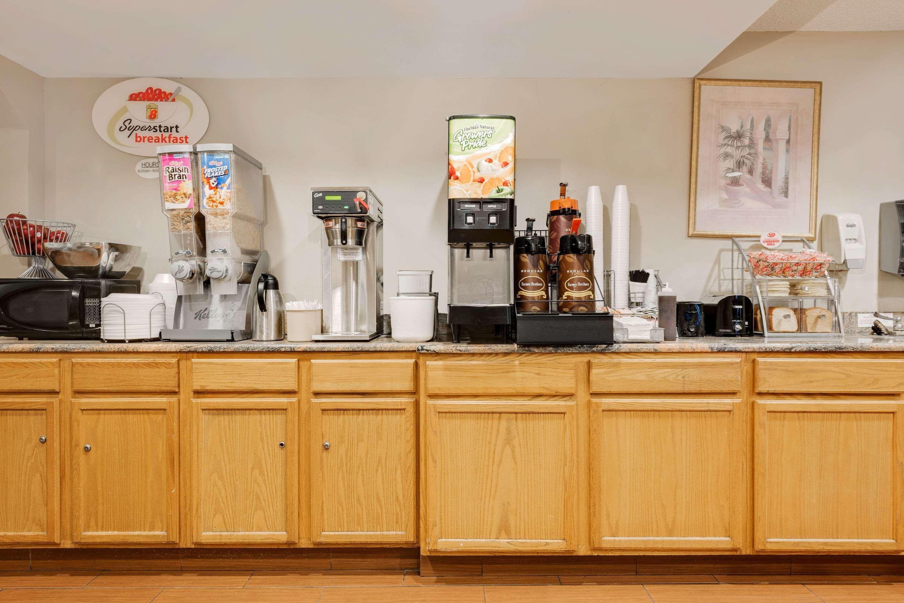 Super 8 By Wyndham Motel 3*