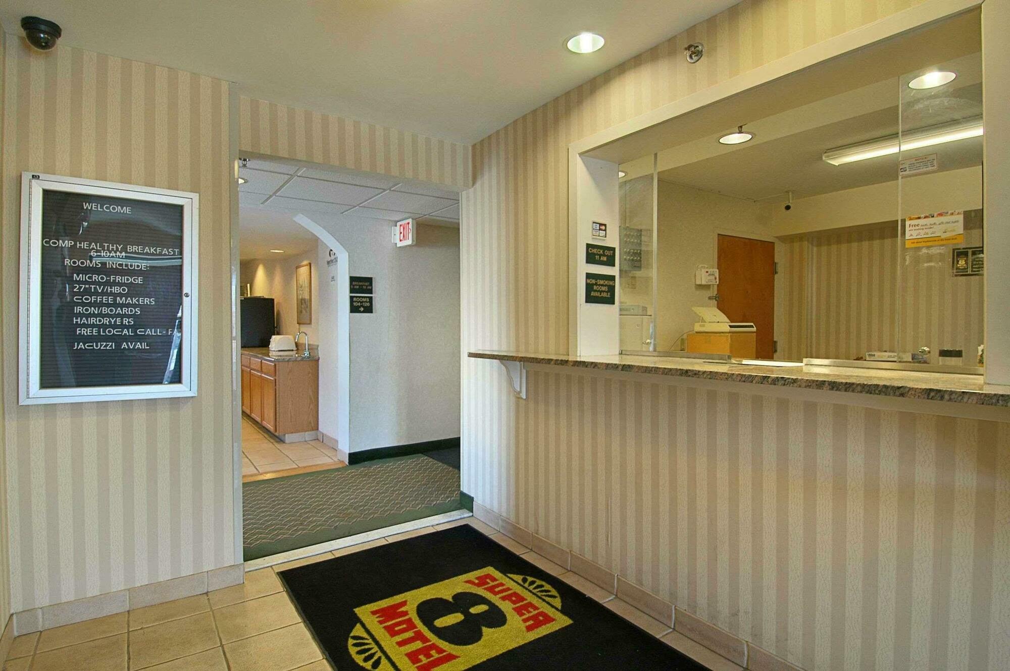 Super 8 By Wyndham Motel